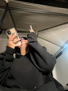 Snapshot of Scarlett-LS chatting on September 2025 01:06:02 AM Scarlett-LS online show from September 2025 01:06:02 AM