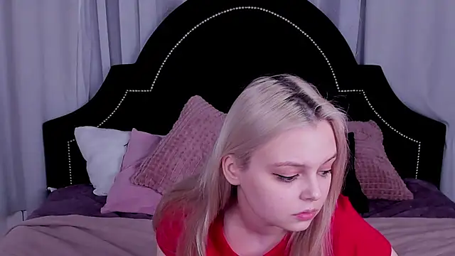 Snapshot of CLAIRE_VOGT chatting on March 2025 03:39:01 PM CLAIRE VOGT online show from March 2025 03:39:01 PM