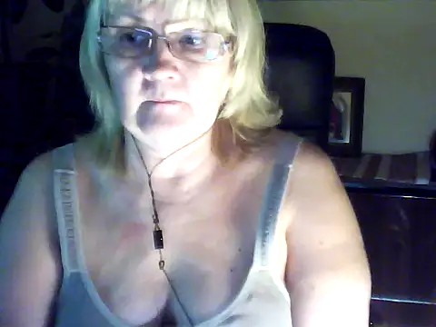 Snapshot of Violet5364 chatting on November 2025 08:58:02 PM Violet5364 online show from November 2025 08:58:02 PM
