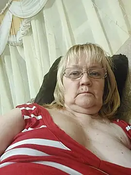 Snapshot of Violet5364 chatting on February 2026 09:16:01 PM Violet5364 online show from February 2026 09:16:01 PM