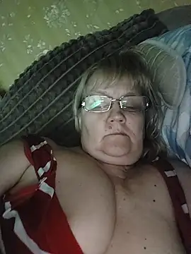 Snapshot of Violet5364 chatting on May 2026 08:29:01 PM Violet5364 online show from May 2026 08:29:01 PM