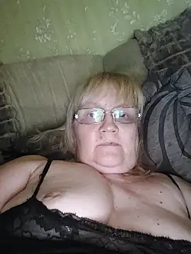 Snapshot of Violet5364 chatting on June 2026 08:52:02 PM Violet5364 online show from June 2026 08:52:02 PM