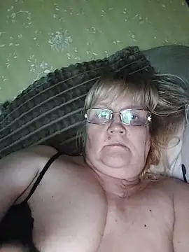 Snapshot of Violet5364 chatting on June 2026 08:35:01 PM Violet5364 online show from June 2026 08:35:01 PM