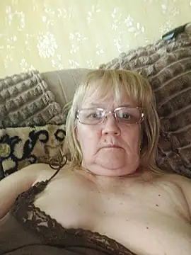 Snapshot of Violet5364 chatting on June 2026 03:49:02 PM Violet5364 online show from June 2026 03:49:02 PM
