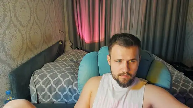 Snapshot of Vladik_b chatting on April 2026 05:24:02 PM Vladik b online show from April 2026 05:24:02 PM