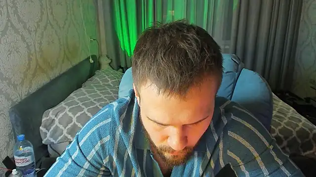 Snapshot of Vladik_b chatting on April 2026 06:13:02 PM Vladik b online show from April 2026 06:13:02 PM