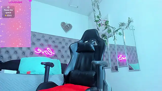 Naomii Viper online show from November 2025 11:10:02 AM