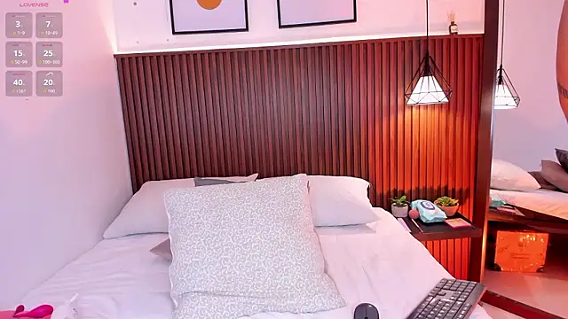 julietaevanns online show from February 2026 02:53:01 AM