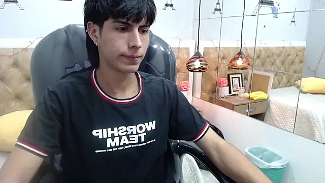 Estiv18  online show from February 2025 01:19:01 AM