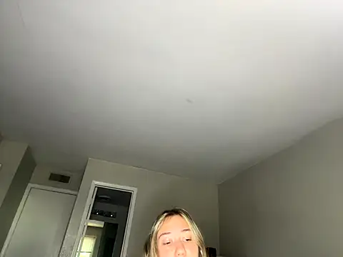 angelicasn0w online show from September 2025 04:07:01 PM