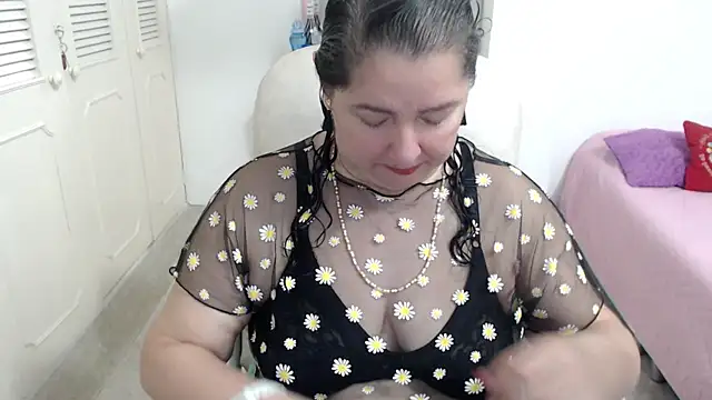 leonela 69 online show from April 2026 01:08:01 AM