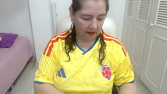 leonela 69 online show from July 2026 10:05:01 PM