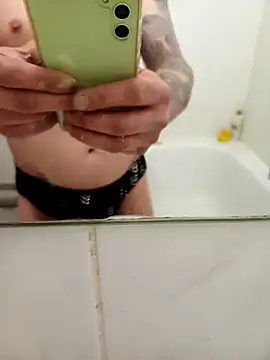 Snapshot of flo000031 chatting on March 2025 11:34:02 PM flo000031 online show from March 2025 11:34:02 PM