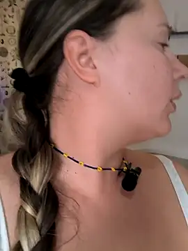 Mona Plus online show from October 2025 12:14:02 PM