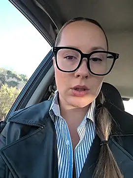 Mona Plus online show from November 2025 08:04:02 AM