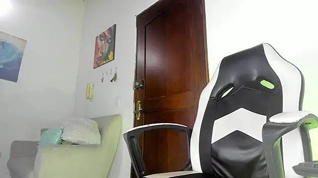 Snapshot of Daniloz_ chatting on February 2025 05:26:02 AM Daniloz online show from February 2025 05:26:02 AM