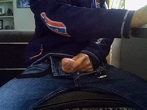 Snapshot of createur34 chatting on September 2025 02:10:01 PM createur34 online show from September 2025 02:10:01 PM