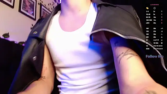 isaac-saenz online show from February 2025 09:31:02 PM