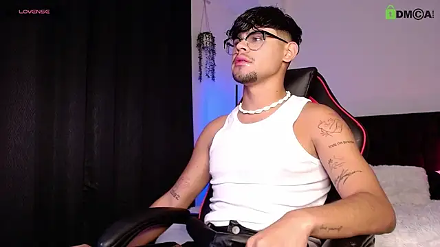 isaac-saenz online show from September 2025 09:58:01 PM