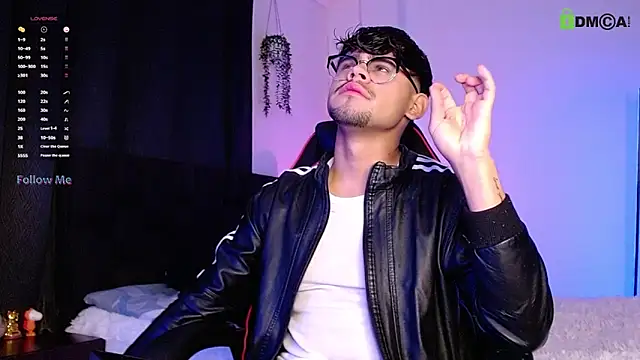 isaac-saenz online show from October 2025 11:05:01 PM