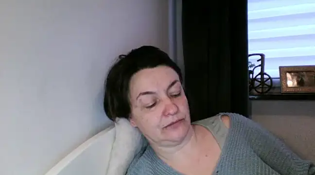 Snapshot of EleanoraMILF chatting on February 2025 06:33:02 AM EleanoraMILF online show from February 2025 06:33:02 AM