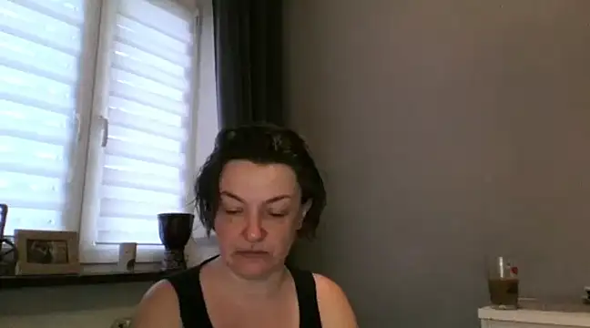 Snapshot of EleanoraMILF chatting on February 2025 07:20:01 AM EleanoraMILF online show from February 2025 07:20:01 AM