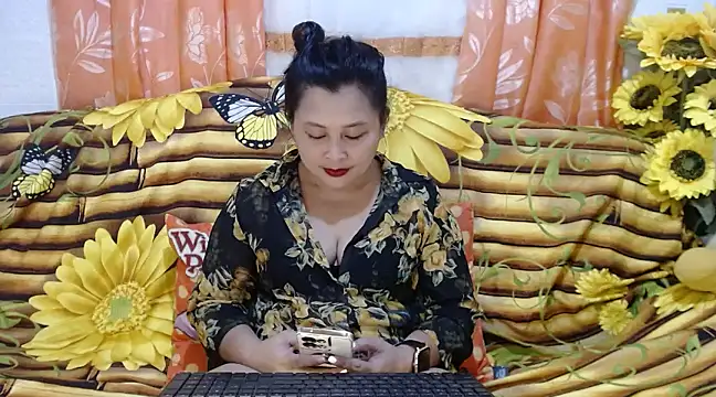 Snapshot of UrSweetClassyPinay chatting on February 2025 07:12:02 AM UrSweetClassyPinay online show from February 2025 07:12:02 AM