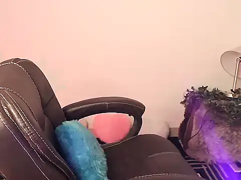 megancatluna online show from November 2025 04:33:02 AM