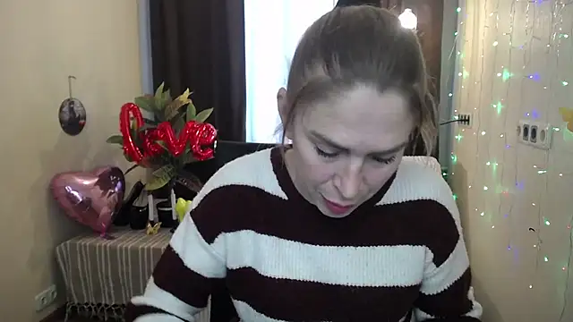 Snapshot of TessaDaybreak chatting on February 2025 10:54:01 AM TessaDaybreak online show from February 2025 10:54:01 AM