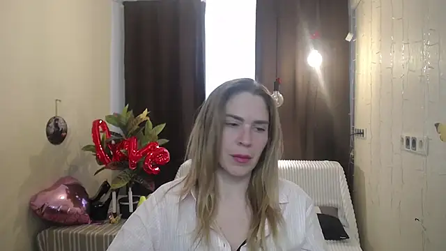 Snapshot of TessaDaybreak chatting on February 2025 10:39:02 AM TessaDaybreak online show from February 2025 10:39:02 AM