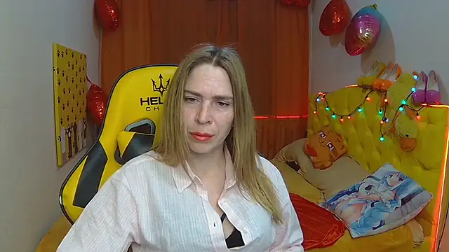 Snapshot of TessaDaybreak chatting on March 2025 07:30:01 AM TessaDaybreak online show from March 2025 07:30:01 AM