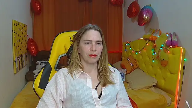 Snapshot of TessaDaybreak chatting on March 2025 04:44:02 PM TessaDaybreak online show from March 2025 04:44:02 PM