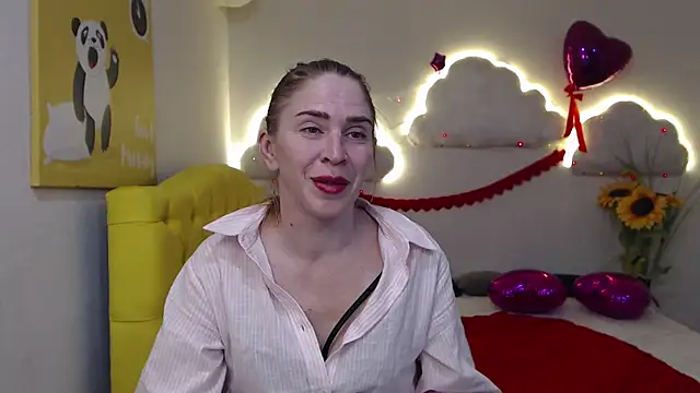 Snapshot of TessaDaybreak chatting on March 2025 10:35:02 AM TessaDaybreak online show from March 2025 10:35:02 AM