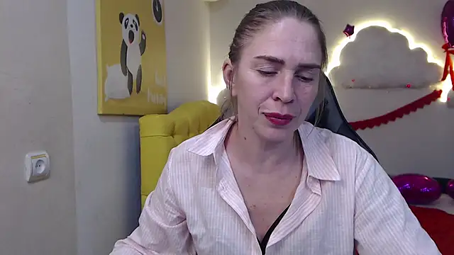 Snapshot of TessaDaybreak chatting on March 2025 01:51:01 PM TessaDaybreak online show from March 2025 01:51:01 PM