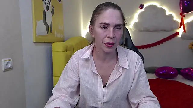 Snapshot of TessaDaybreak chatting on March 2025 04:54:01 PM TessaDaybreak online show from March 2025 04:54:01 PM