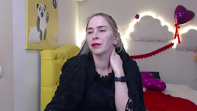 Snapshot of TessaDaybreak chatting on March 2025 10:44:01 AM TessaDaybreak online show from March 2025 10:44:01 AM