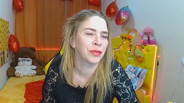 Snapshot of TessaDaybreak chatting on March 2025 01:30:01 PM TessaDaybreak online show from March 2025 01:30:01 PM