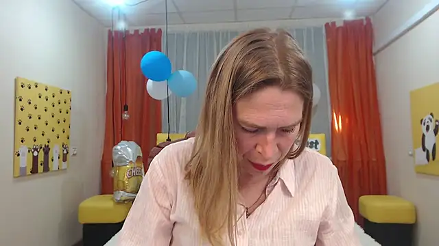 Snapshot of TessaDaybreak chatting on September 2025 06:17:01 AM TessaDaybreak online show from September 2025 06:17:01 AM