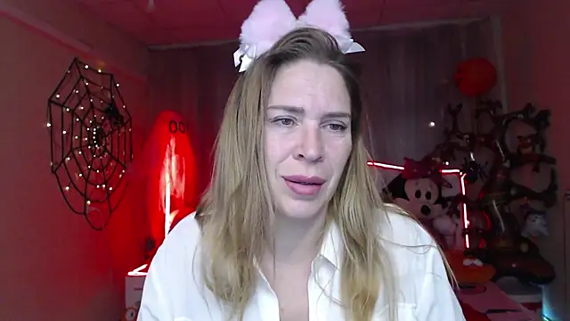 Snapshot of TessaDaybreak chatting on October 2025 08:05:02 AM TessaDaybreak online show from October 2025 08:05:02 AM