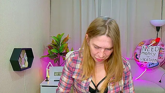 TessaDaybreak online show from May 2026 06:42:01 AM