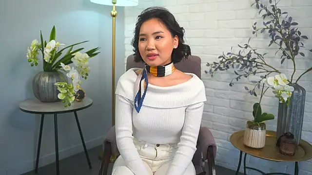 EthalHence online show from February 2025 12:01:02 PM