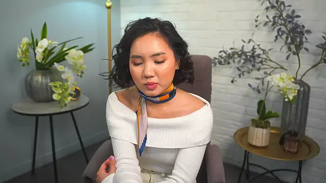 EthalHence online show from February 2025 06:12:01 PM