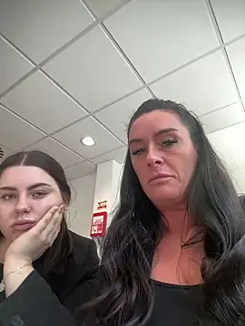 Snapshot of Layla_Gilf_Mae chatting on March 2025 03:04:02 PM Layla Gilf Mae online show from March 2025 03:04:02 PM