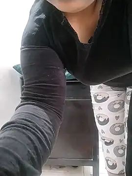 Snapshot of Dalou3a-69 chatting on February 2026 12:20:01 PM Dalou3a-69 online show from February 2026 12:20:01 PM