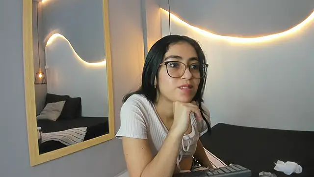 Snapshot of lucelly_15 chatting on October 2025 12:01:02 PM lucelly 15 online show from October 2025 12:01:02 PM