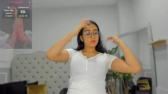 lucelly 15 online show from February 2026 11:48:01 AM