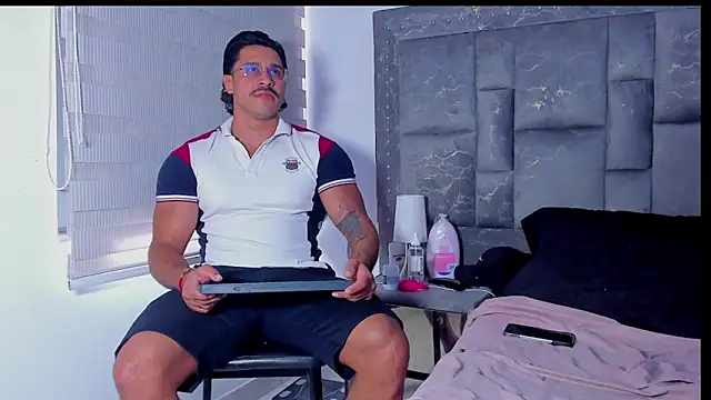 Valentino Dosantos  online show from January 2026 07:51:02 PM