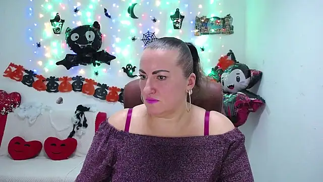 DianaMGG online show from October 2025 05:14:01 PM