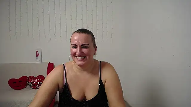 DianaMGG online show from November 2025 06:18:02 PM