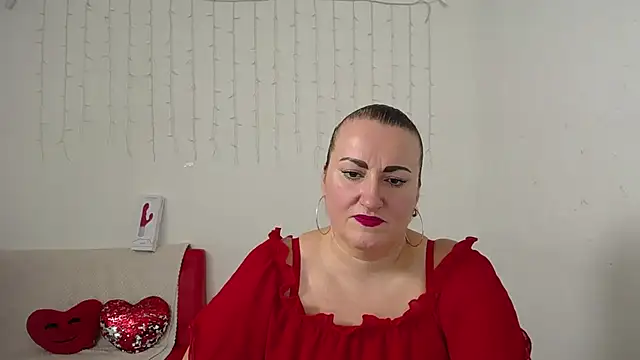 DianaMGG online show from November 2025 06:29:01 PM